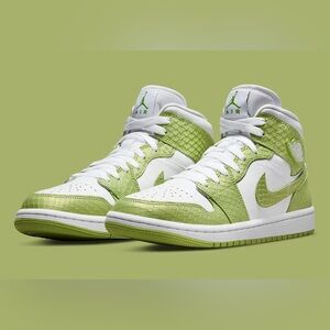 Nike Air Jordan 1 Mid SE Green Python women’s size 8